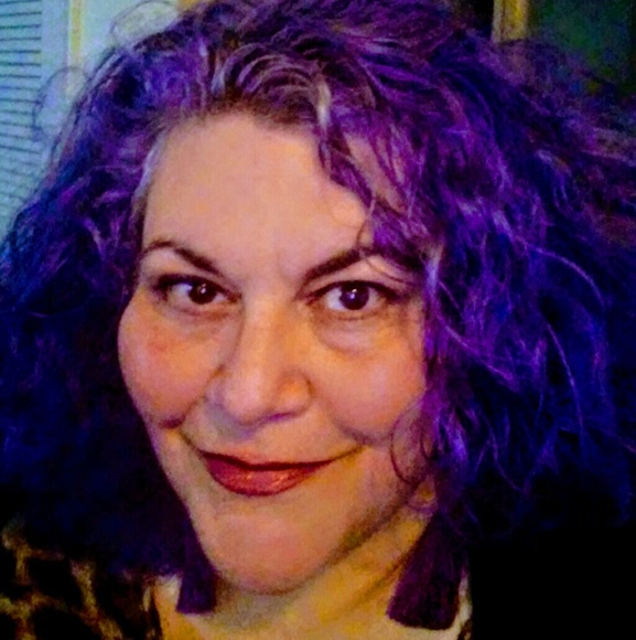 Meet your Posher, Maura - Picture 2 of 3